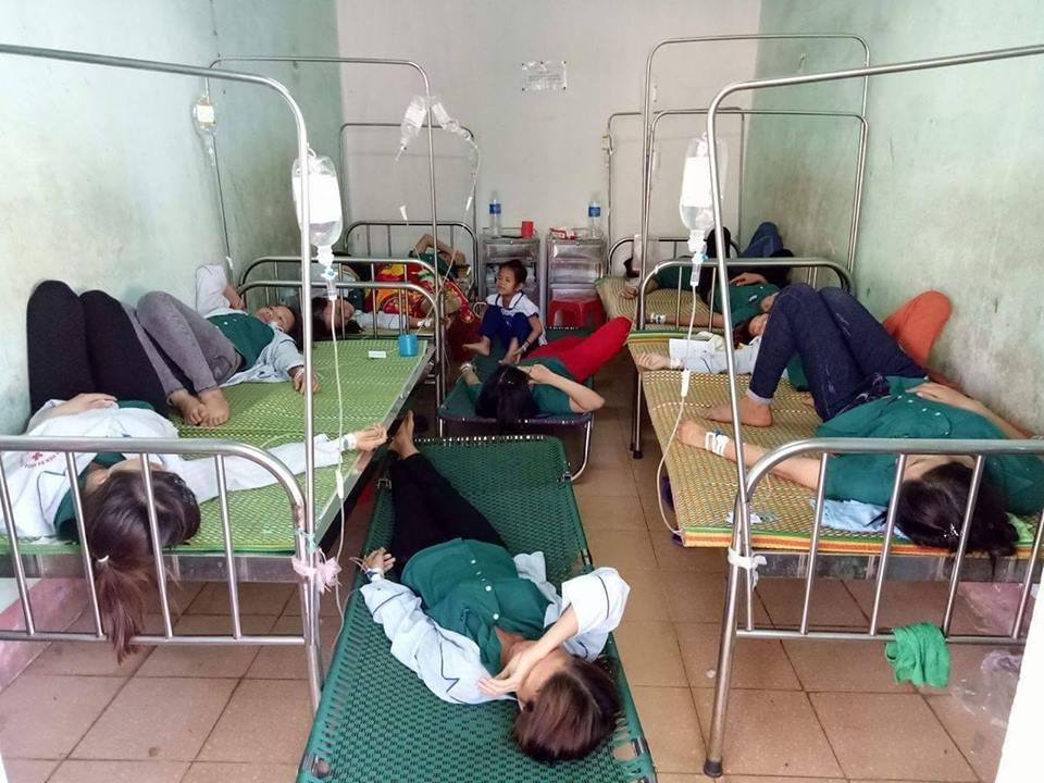 sau bua an trua hon 50 cong nhan phai nhap vien cap cuu
