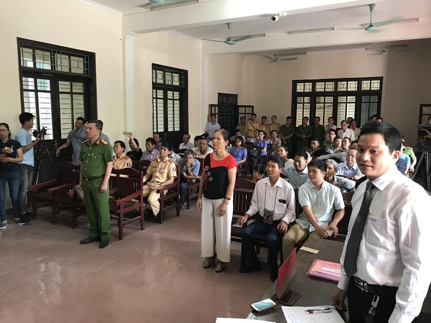 vu tai xe kien quyet dinh xu phat cua csgt toa bac bo don kien