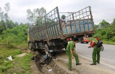 Xuống dốc mất lái xe tải đâm xe máy, một người tử vong