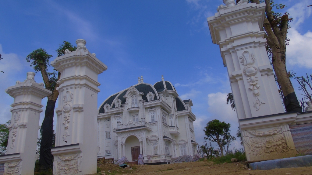 ben trong can biet thu khung cua cu ba ban rau gan 80 tuoi o ha tinh