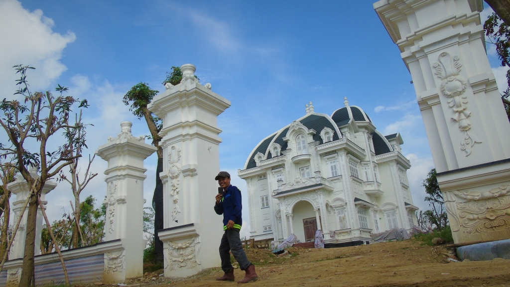 ben trong can biet thu khung cua cu ba ban rau gan 80 tuoi o ha tinh