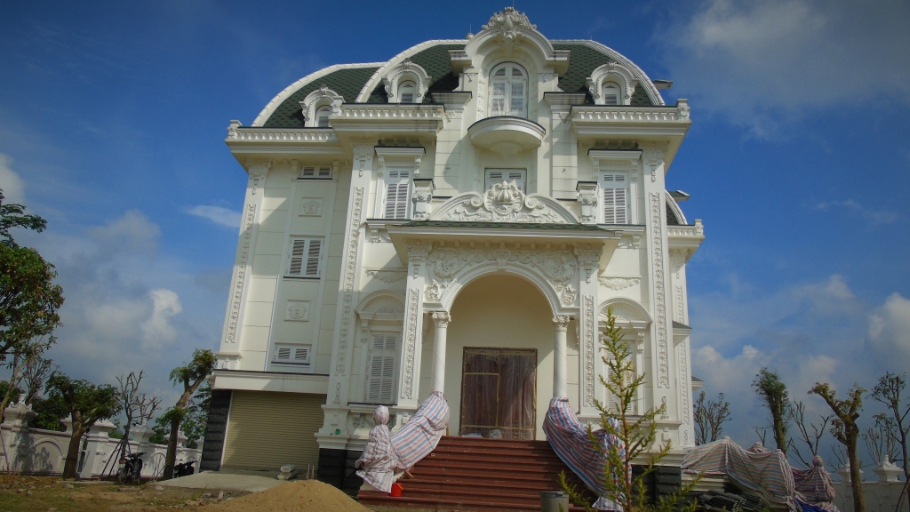 ben trong can biet thu khung cua cu ba ban rau gan 80 tuoi o ha tinh