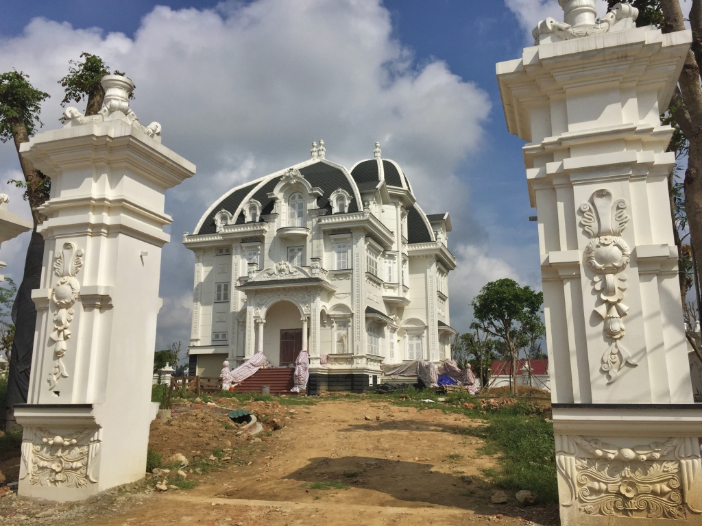 dinh chi du an thuy san canh khu biet phu cua cu ba 80 tuoi