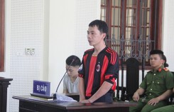 Cầm dao đâm chết bạn nhậu vì bị nhắc ‘ngồi phải khoanh chân’