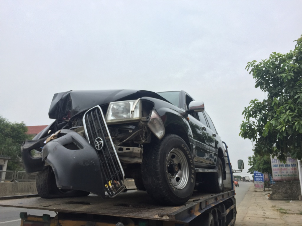 dang dung de qua duong cu ong bi xe bien xanh tong bay 10m
