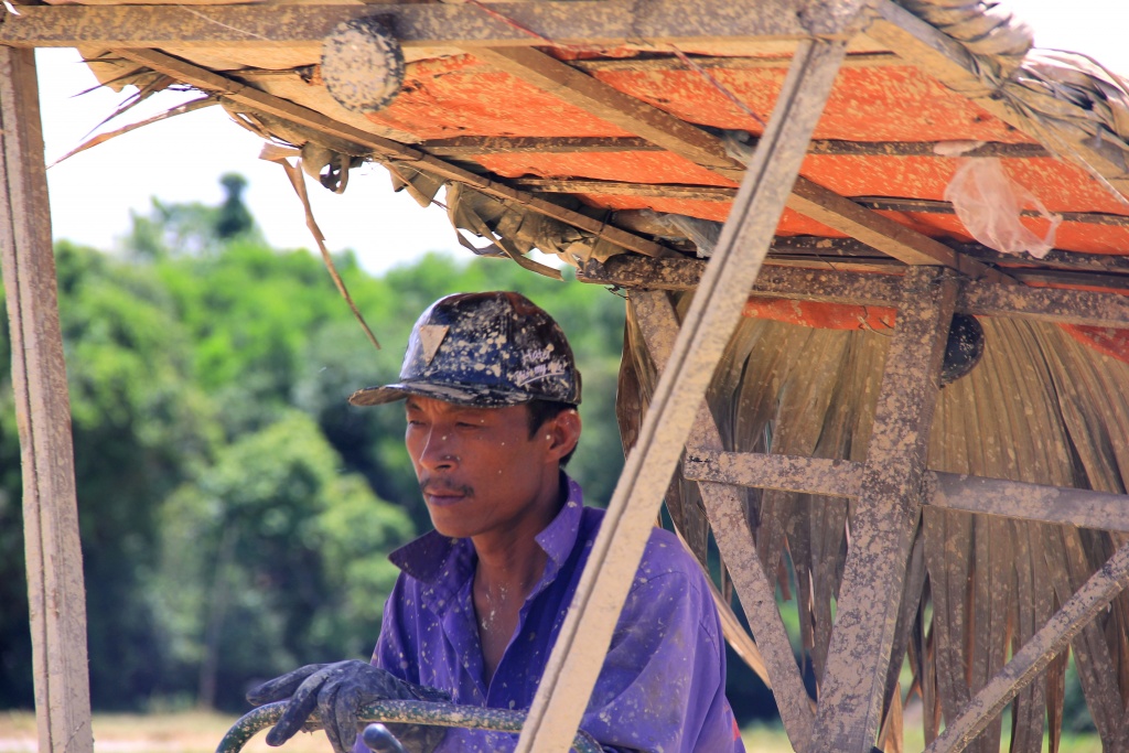 nong dan ha tinh vat lon ngay dem voi cai nang nhu thieu dot