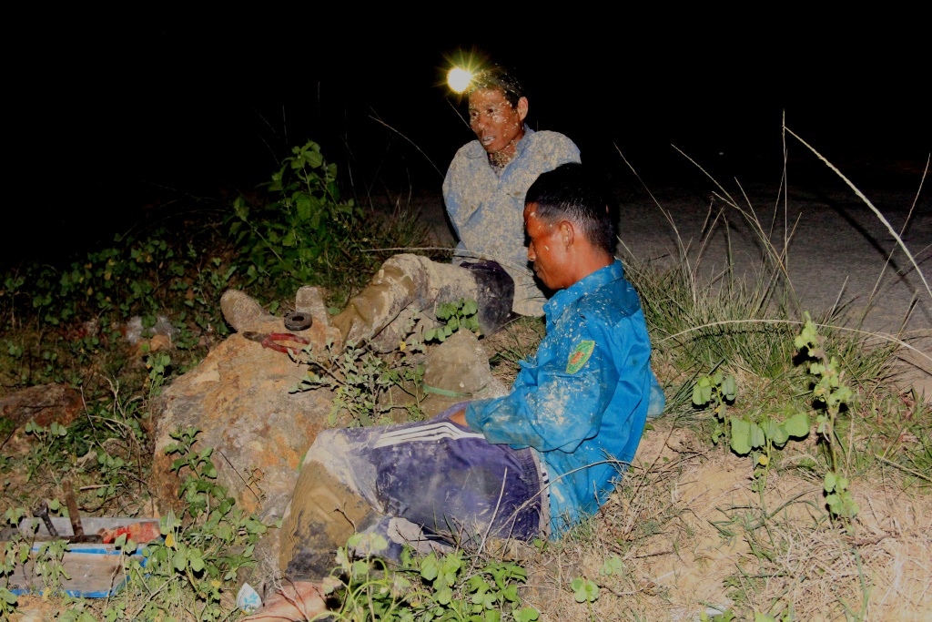 nong dan ha tinh vat lon ngay dem voi cai nang nhu thieu dot