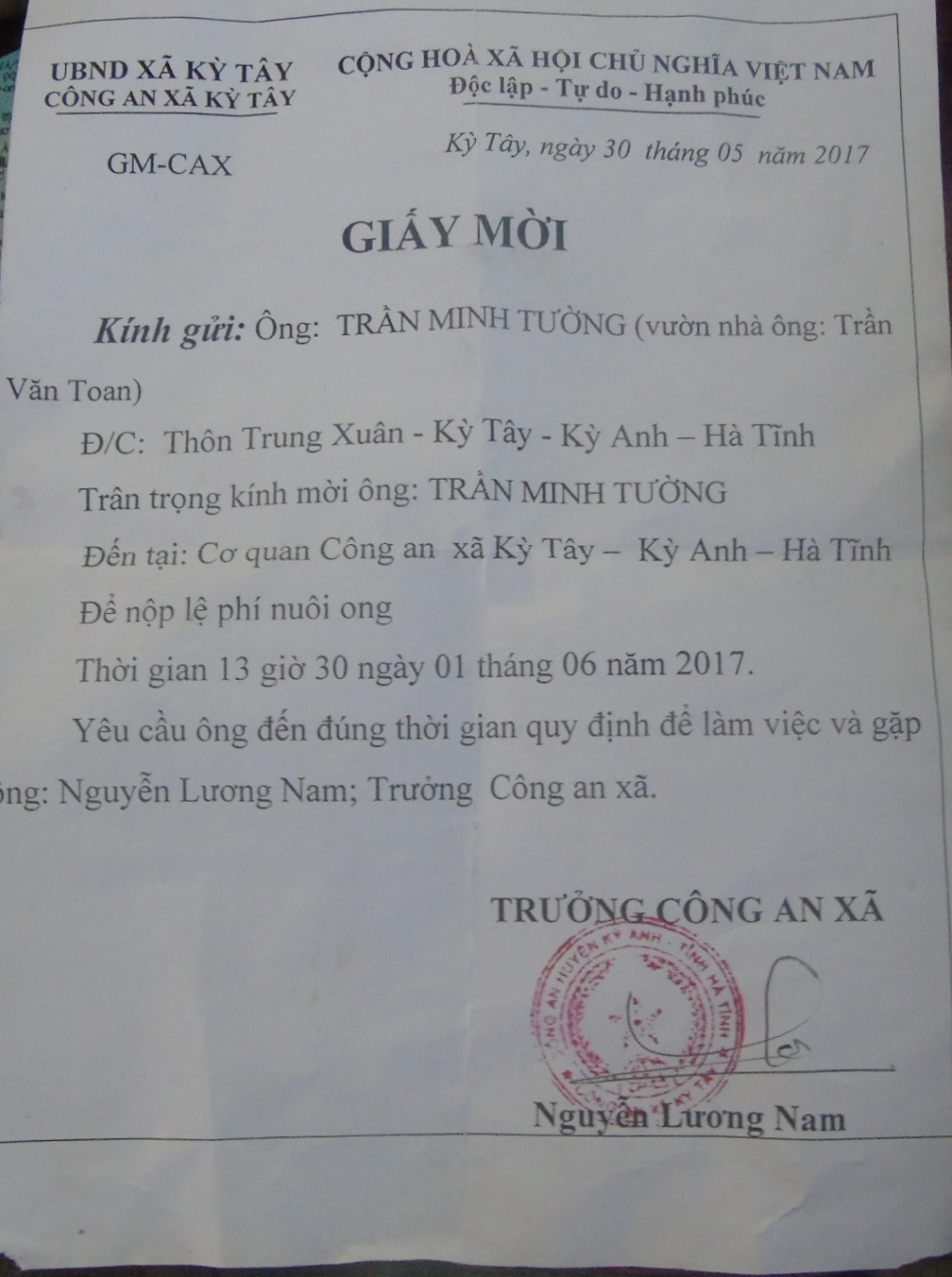 chuyen la lung o ha tinh bat ong nop le phi bao ve cho xa