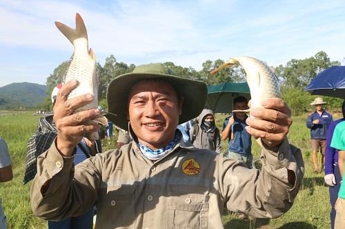 ha tinh hang nghin nguoi dan dam minh danh ca hai loc