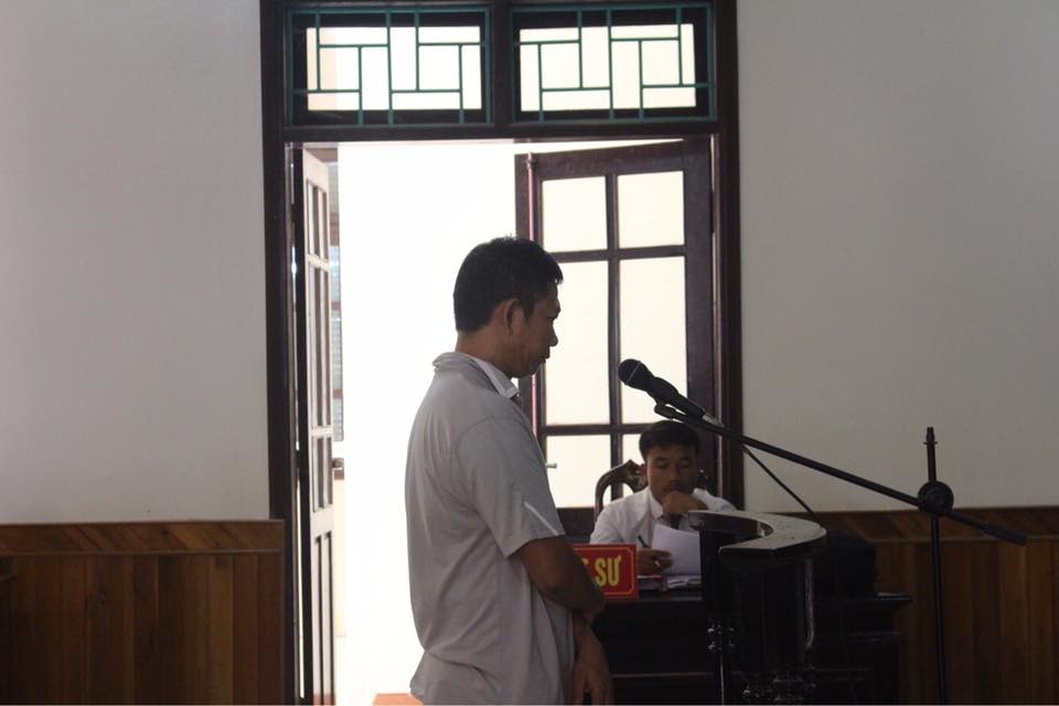 mau thuan khi xem dong ho dien dung tuyp sat danh hang xom tu vong