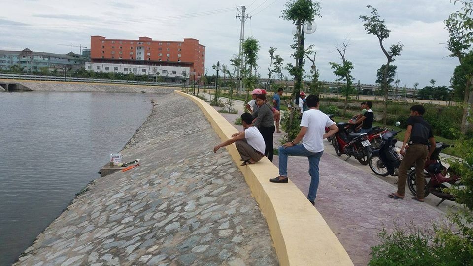 xuong ho de xem ca be trai duoi nuoc thuong tam