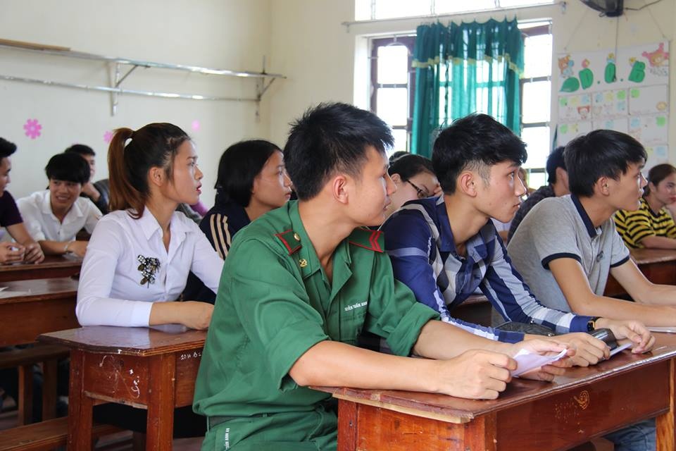 ha tinh nhung si tu khoac ao linh di lam thu tuc du thi thpt quoc gia
