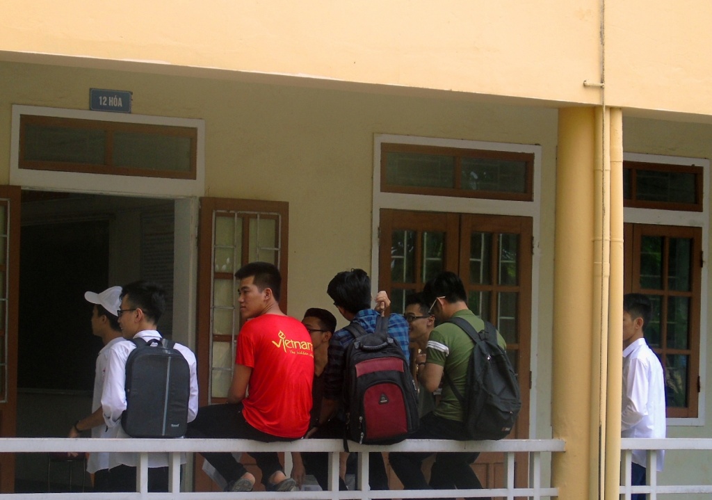 ha tinh nhung si tu khoac ao linh di lam thu tuc du thi thpt quoc gia