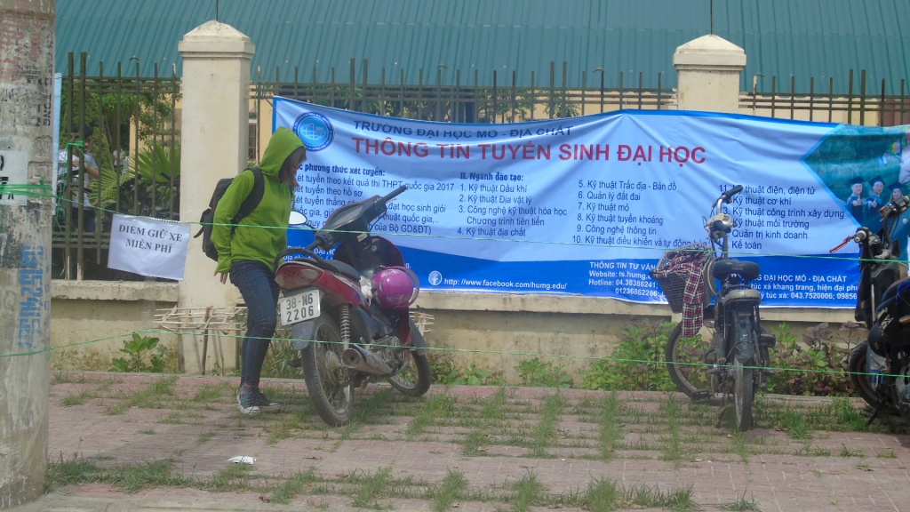 ha tinh nhung si tu khoac ao linh di lam thu tuc du thi thpt quoc gia