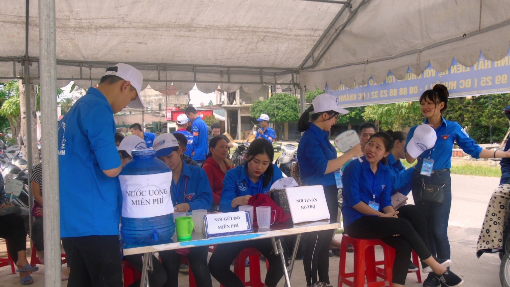 ha tinh nhung si tu khoac ao linh di lam thu tuc du thi thpt quoc gia