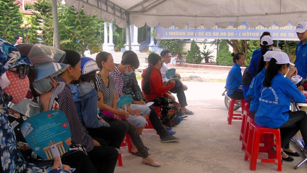 ha tinh nhung si tu khoac ao linh di lam thu tuc du thi thpt quoc gia