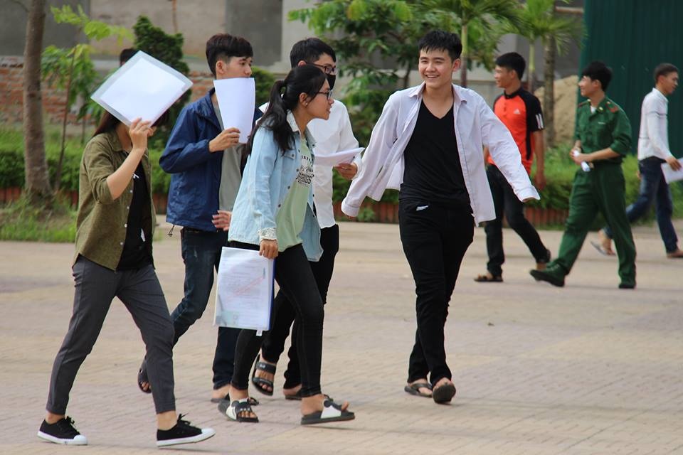 ha tinh nhung si tu khoac ao linh di lam thu tuc du thi thpt quoc gia