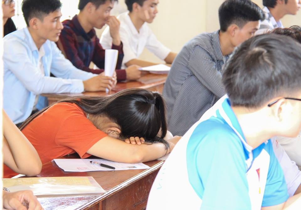 mot thi sinh bi ngat xiu trong gio lam bai thi mon ngu van