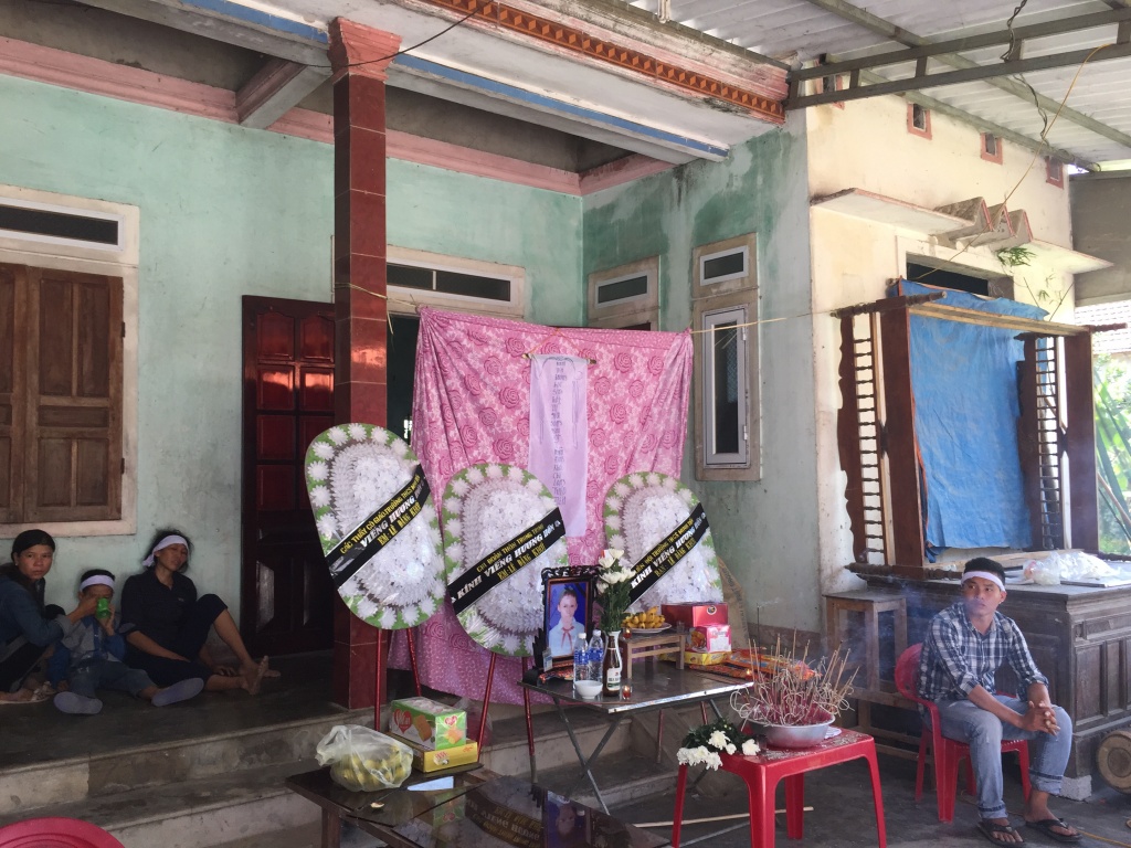tren duong di chan trau ve hai anh em duoi nuoc thuong tam