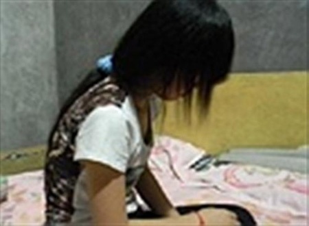 nghe an khoi to bat giu ga hang xom hiep dam hai chau be 11 tuoi