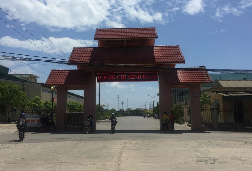 di thuc tap sinh vien nam nhat phai vao cong truong xuc cat boc gach
