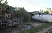tho nhi ky mua lon tau hoa bi lat khien hon 80 nguoi thuong vong