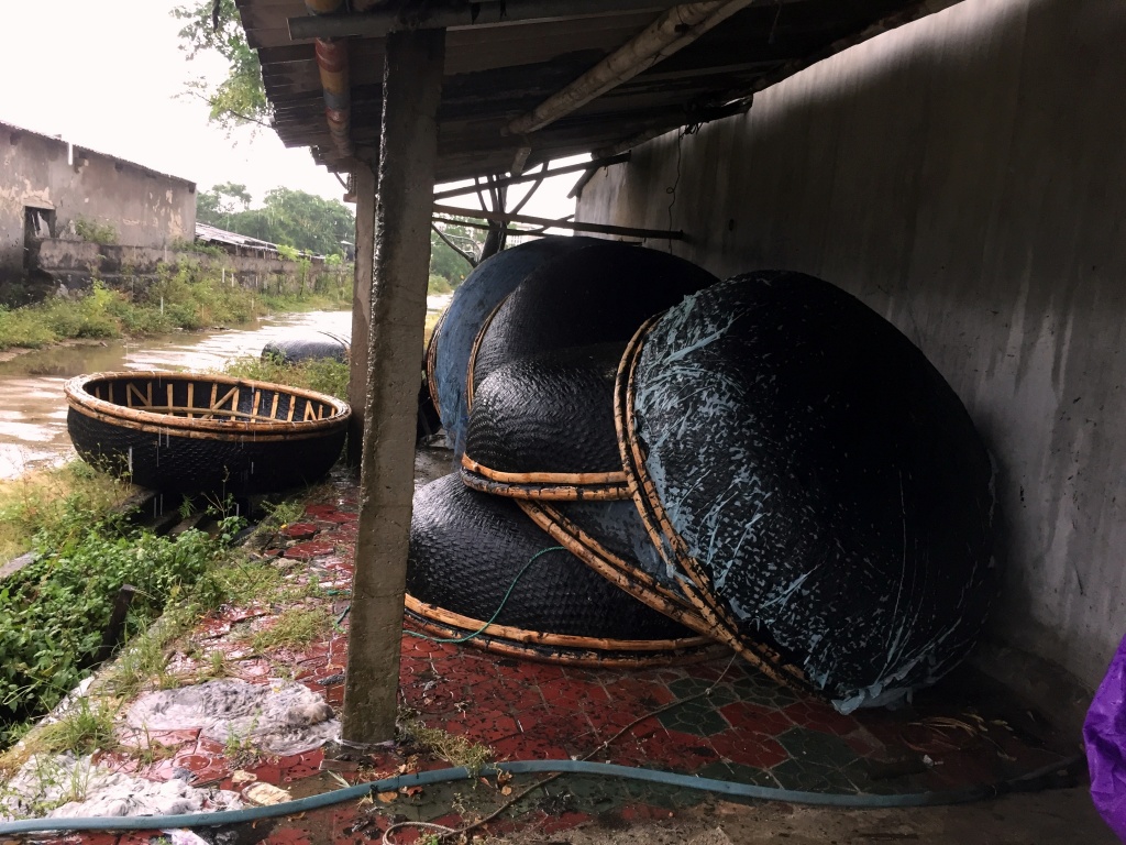 ngu dan ha tinh quay cuong truoc gio bao so 2 do bo vao dat lien