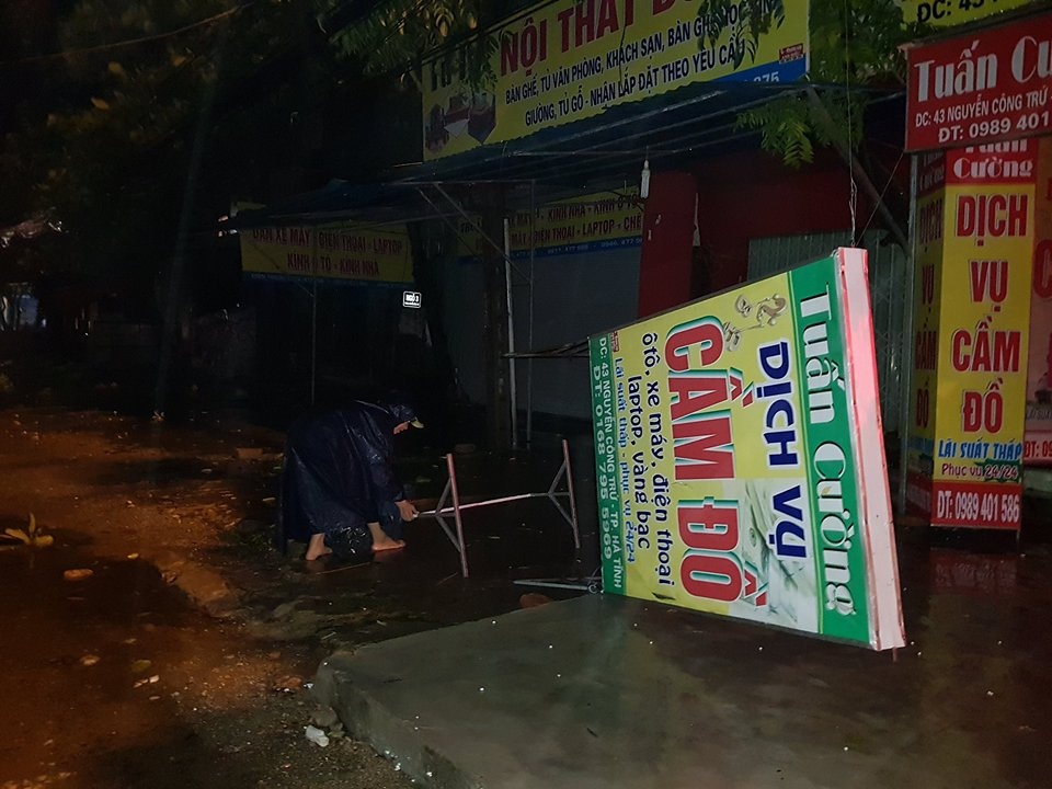 ha tinh mua lon gay ngap trong dem luc luong cuu ho thuc trang chong bao