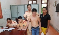 bi lap bien ban nguoi vi pham quay lai cham lua dot xe ngay gan chot csgt