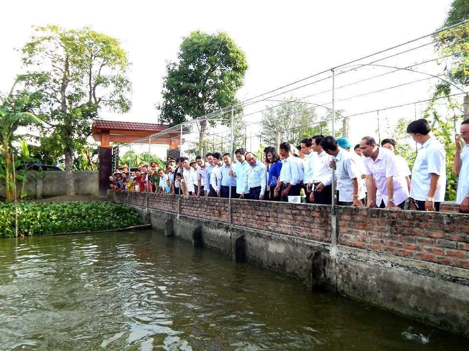 thu tuong dang huong tri an cac anh hung liet si tai nga ba dong loc