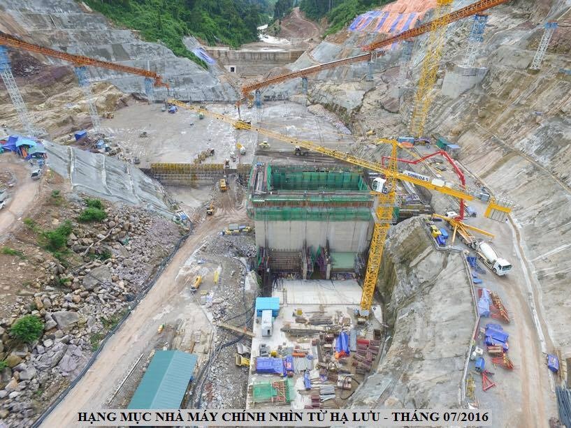 dang dua 8 nan nhan trong vu no khi gas tai lao ve nuoc