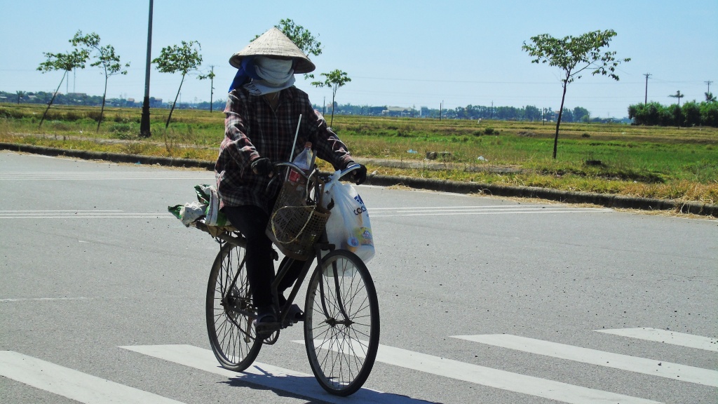 nong dan ha tinh vat lon duoi cai nang 40 do