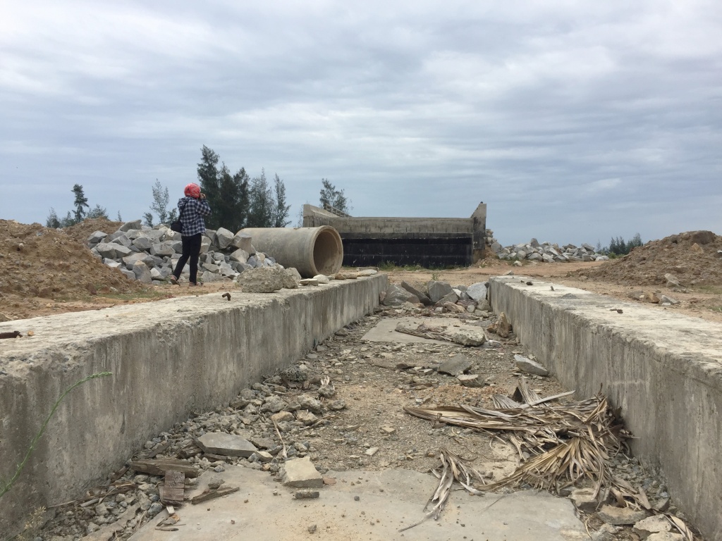 hi huu cau lam xong 2 nam chua su dung vi khong co duong