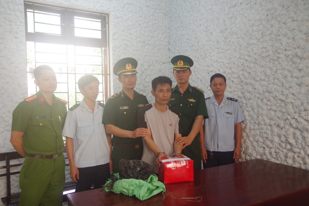 dot nhap khach san bat qua tang 2 doi tuong thu giu 3kg ma tuy da