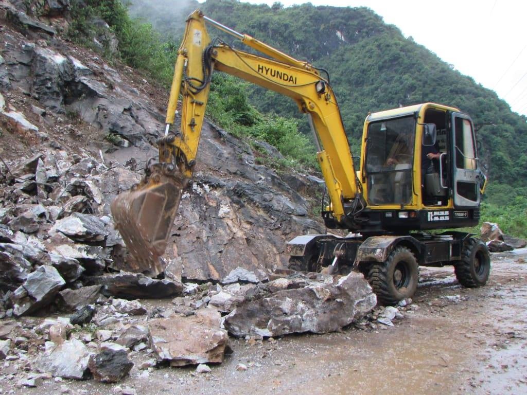 35 m3 da do sap xuong duong quoc lo giao thong te liet vai gio