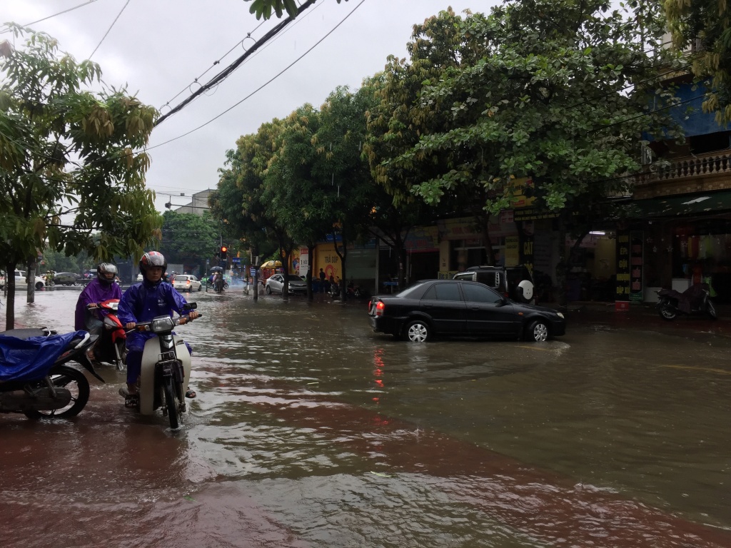 mua trang troi nhieu tuyen duong tp ha tinh bien thanh song