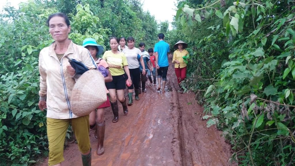 vu may bay su 22 roi nghe tieng no lon chay vao thay khoi bay nghi ngut