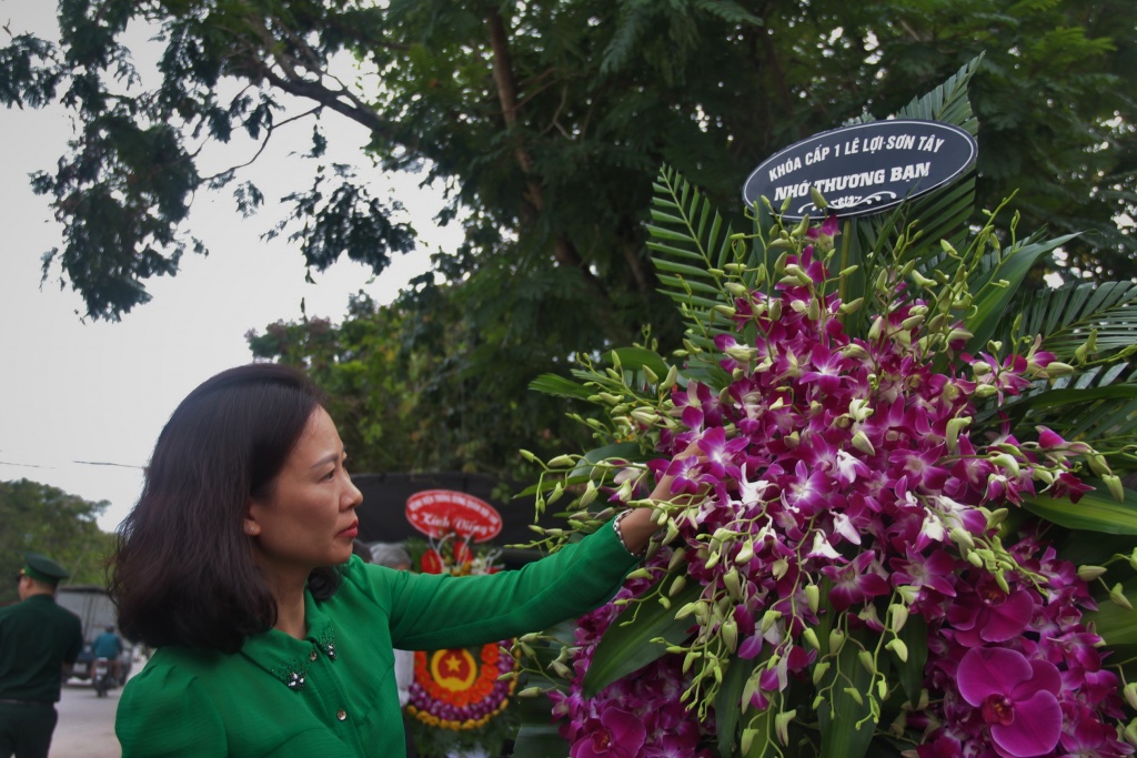 nguoi than ban be tien dua hai phi cong su 22 hi sinh tai nghe an