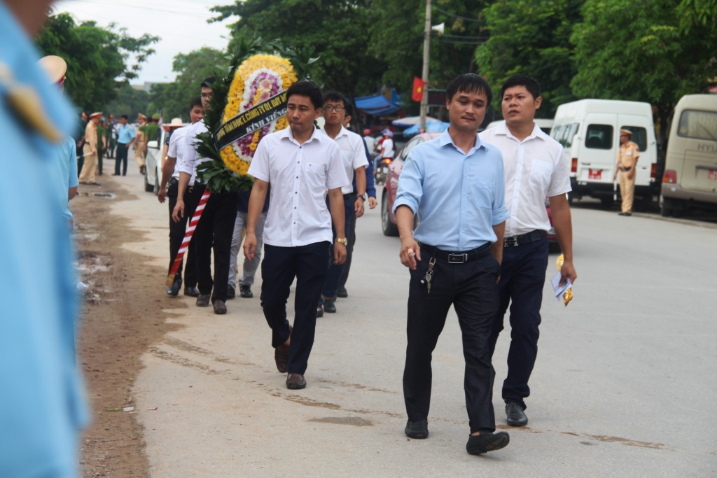 nguoi than ban be tien dua hai phi cong su 22 hi sinh tai nghe an