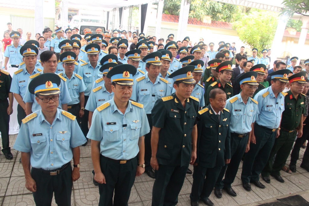 nguoi than ban be tien dua hai phi cong su 22 hi sinh tai nghe an