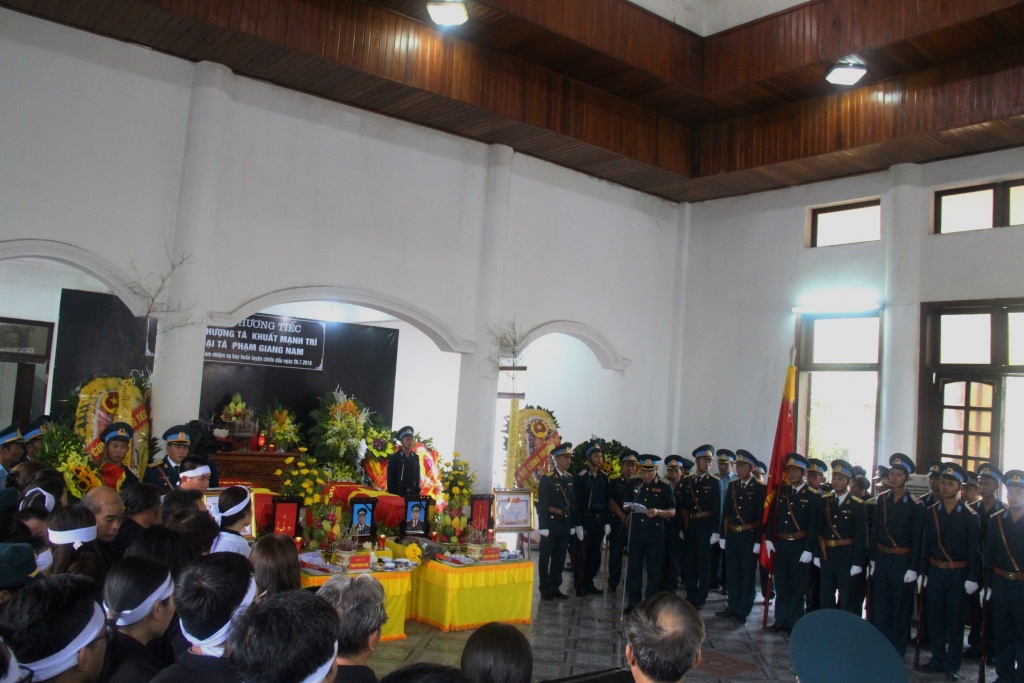 nguoi than ban be tien dua hai phi cong su 22 hi sinh tai nghe an