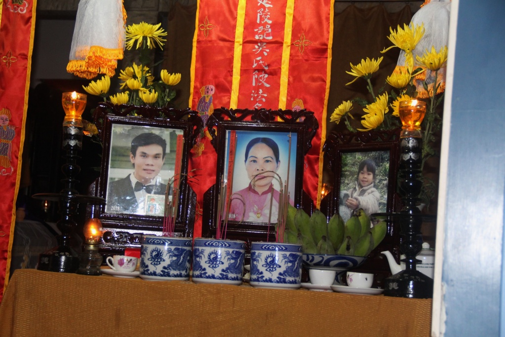 tai nan 13 nguoi chet moi tinh 8 nam tung bi ngan can ngay ben nhau trong nuoc mat