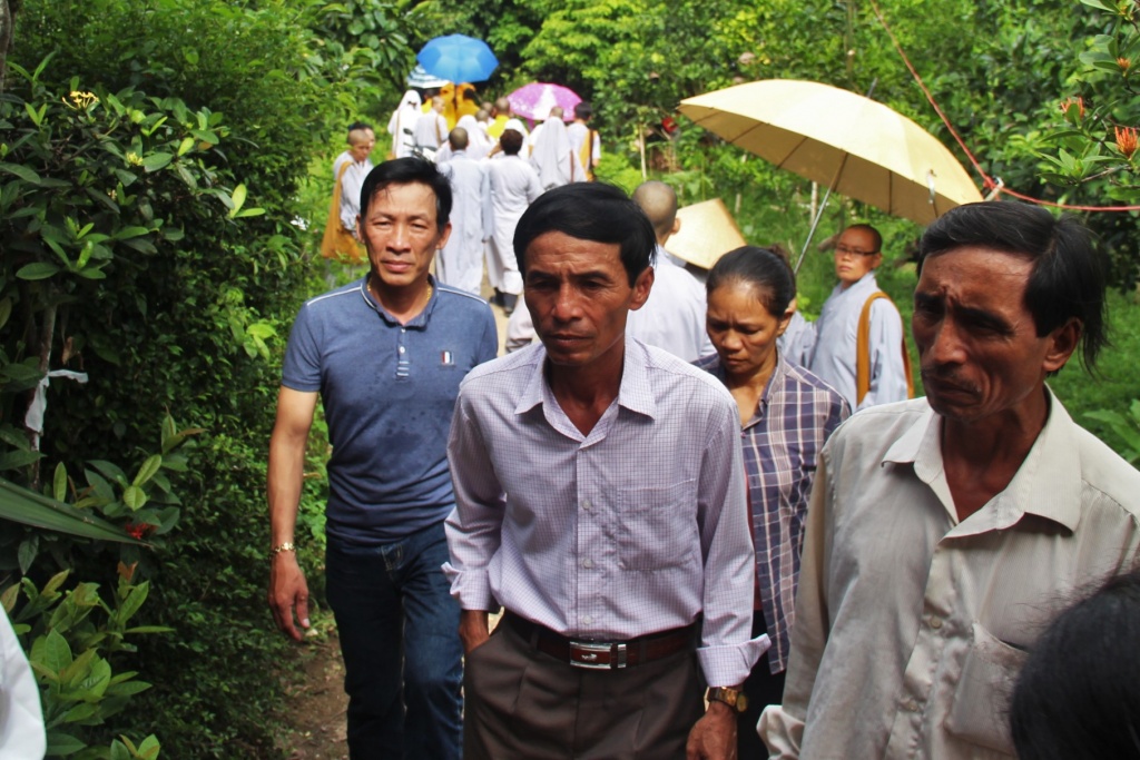 tai nan 13 nguoi chet o quang nam nhieu nguoi o tinh khac cung den thap huong vieng cac nan nhan