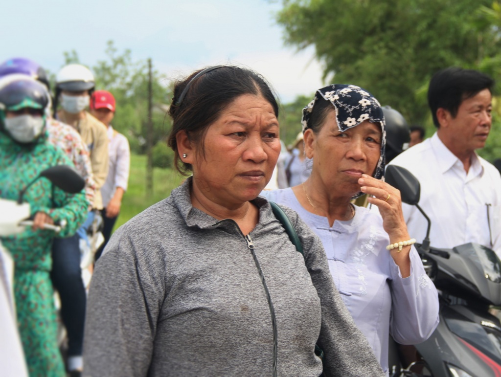 tai nan 13 nguoi chet o quang nam nhieu nguoi o tinh khac cung den thap huong vieng cac nan nhan