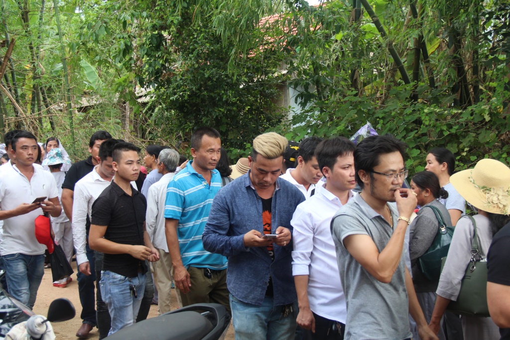 tai nan 13 nguoi chet o quang nam nhieu nguoi o tinh khac cung den thap huong vieng cac nan nhan