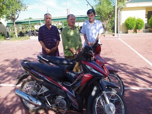 ha tinh bat ba cu ong len chieu tro doi vang gia lay vang that