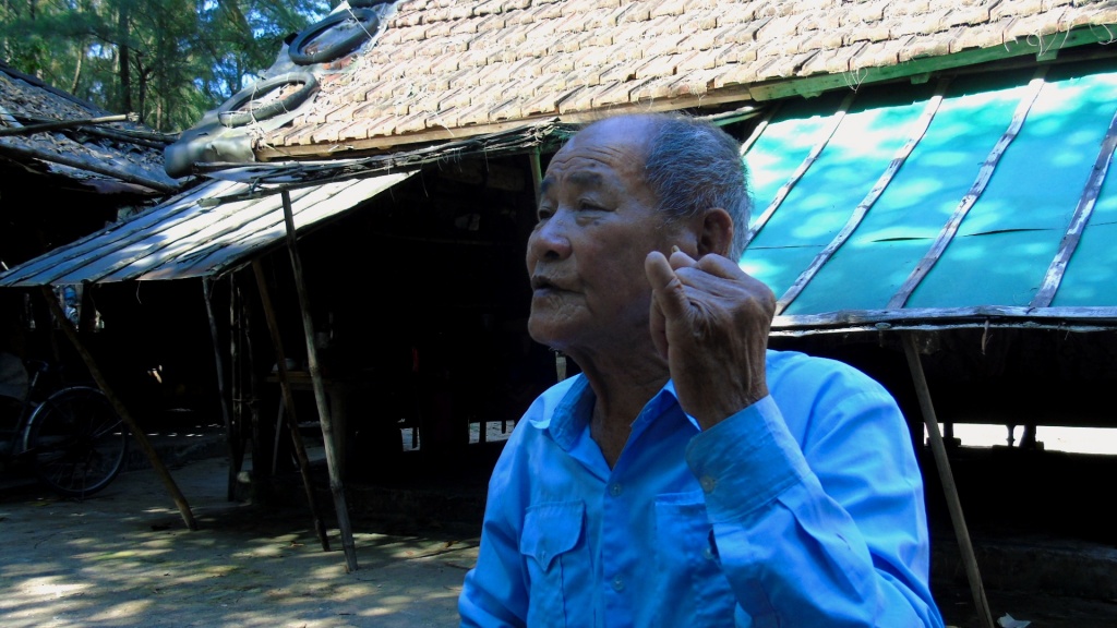 chuyen ve lao ngu 90 tuoi trong phi lao chan song bao ve dan lang