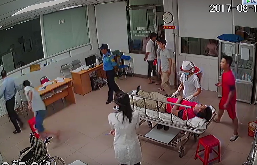 chu tich phuong phu nhan danh bac sy o benh vien 115 nghe an