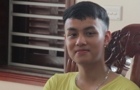 nam sinh nha ngheo lap ky tich