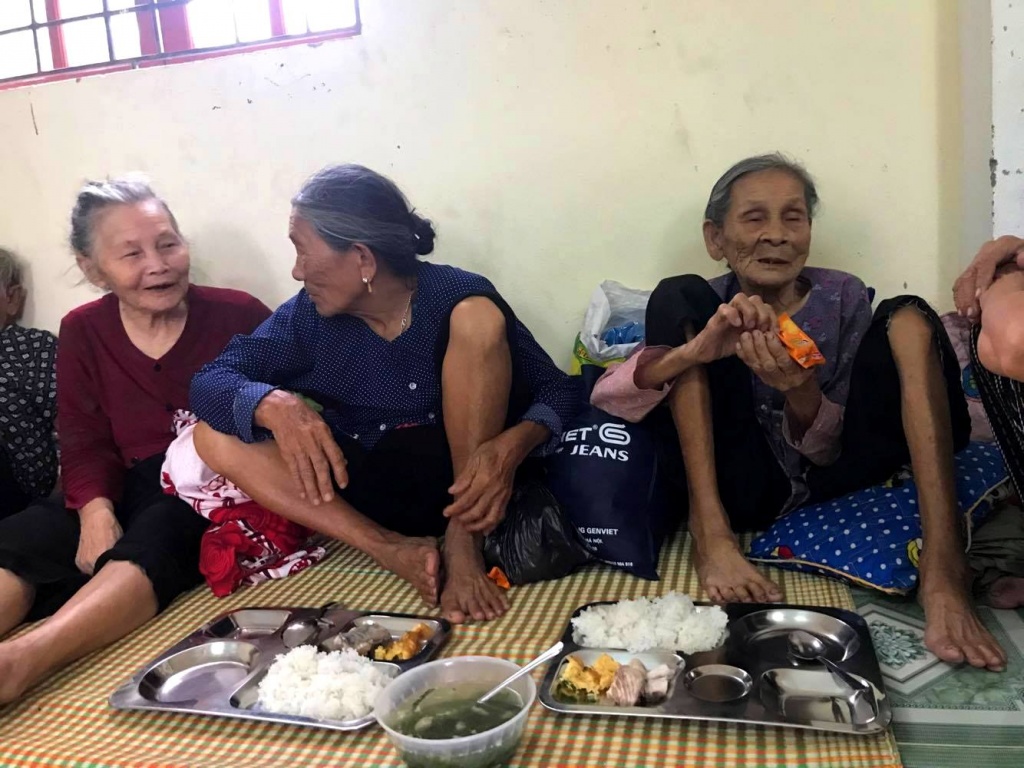 sieu bao ap sat dat lien cu gia tre nho duoc di chuyen den khu vuc an toan